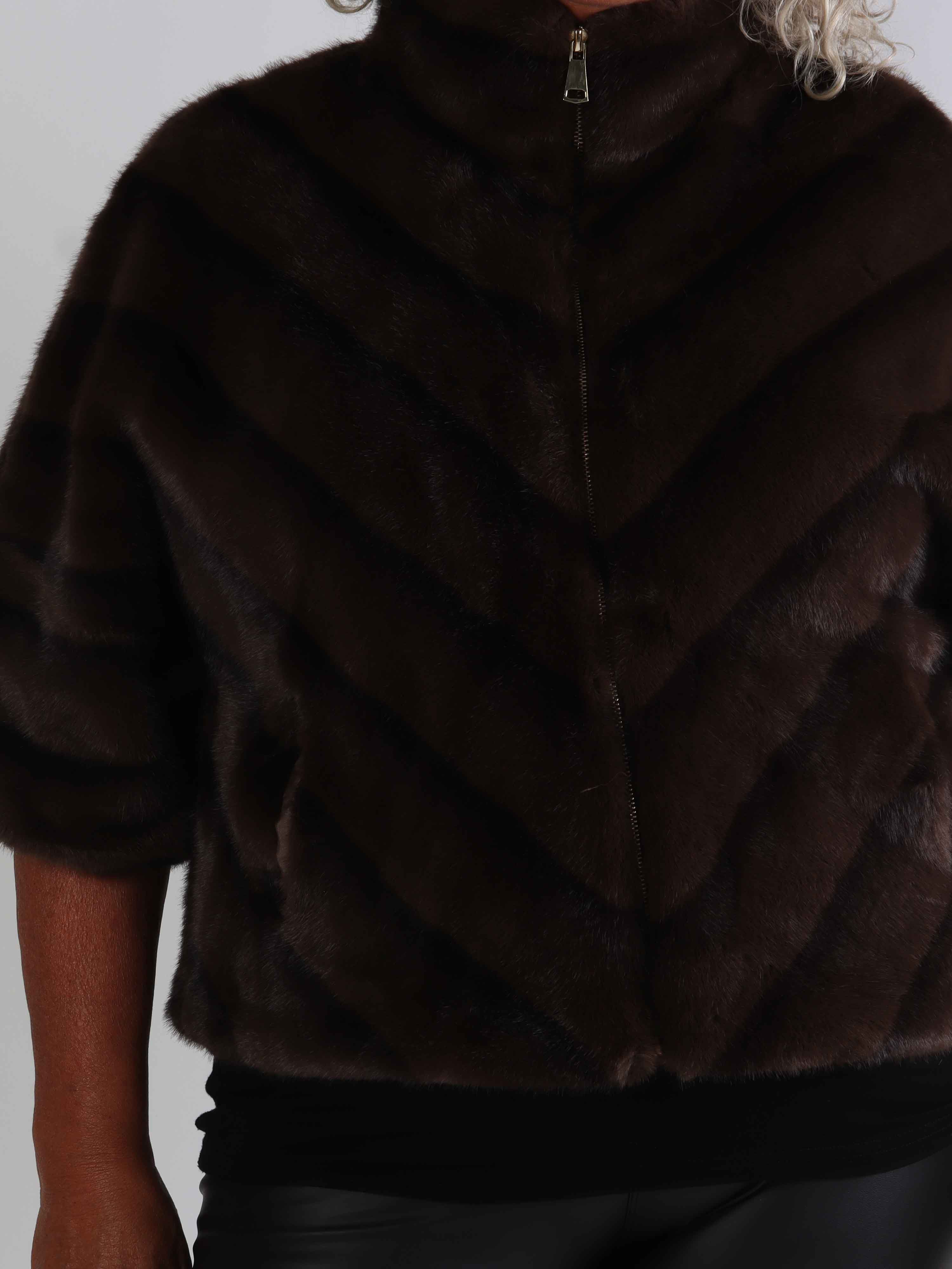 Torrey - Elegant plus size faux fur jakke i lys beige med 3/4 ærmer